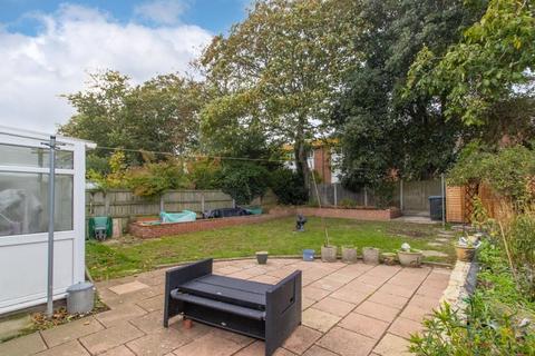 2 bedroom detached bungalow for sale, Kings Avenue, Broadstairs, CT10