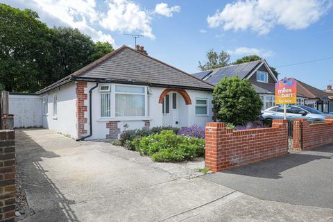 2 bedroom detached bungalow for sale, Kings Avenue, Broadstairs, CT10