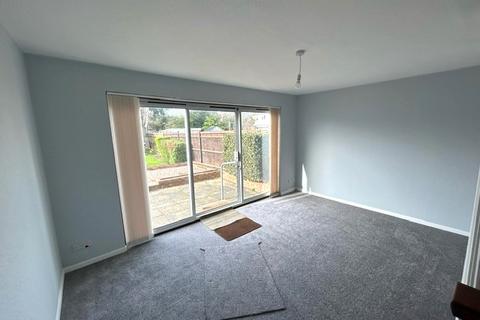 2 bedroom semi-detached house to rent, Badlesmere Road, Eastbourne BN22