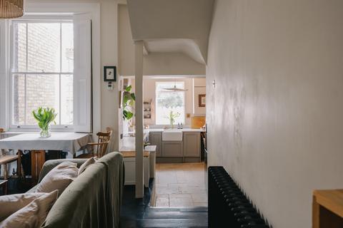 8b Brookfield Road, Hackney, London, E9 5AH