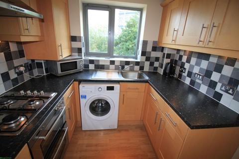 3 bedroom flat to rent, Drapers Fields, Coventry CV1