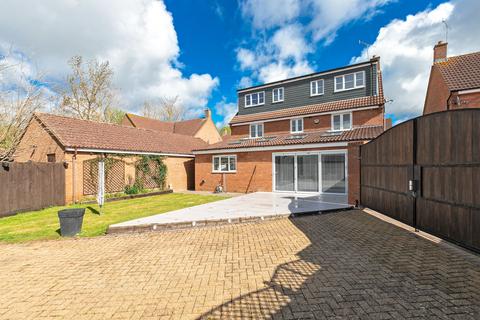 6 bedroom detached house for sale, Bereville Court, Milton Keynes MK10