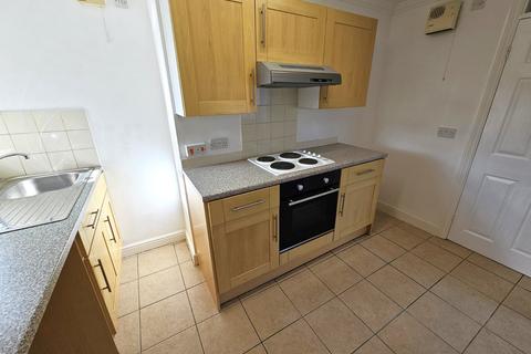 2 bedroom flat to rent, White Farm Road, Sutton Coldfield, West Midlands, B74