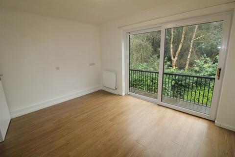 2 bedroom flat for sale, Ireland Crescent, Cookridge