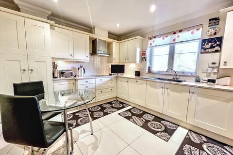 3 bedroom flat for sale, Branksome Park