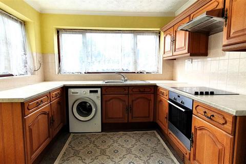 20 Hampton Lane, Hanworth, Feltham, TW13 6PD