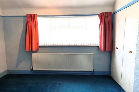 20 Hampton Lane, Hanworth, Feltham, TW13 6PD