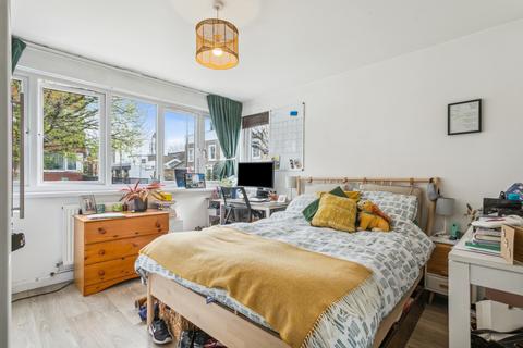 2 bedroom flat for sale, McCarthy Court, Banbury Street