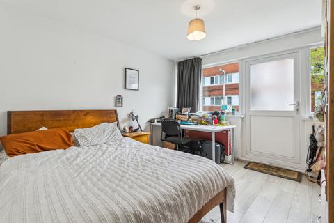 2 bedroom flat for sale, McCarthy Court, Banbury Street