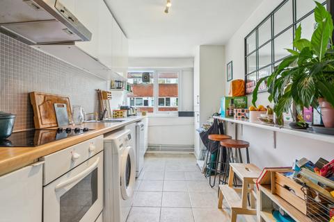 2 bedroom flat for sale, McCarthy Court, Banbury Street