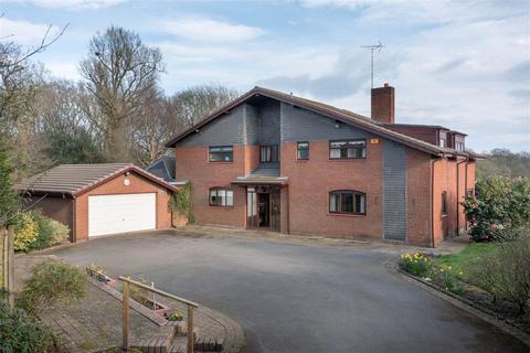 4 bedroom detached house for sale, Pinfield Drive, Barnt Green, B45 8XA