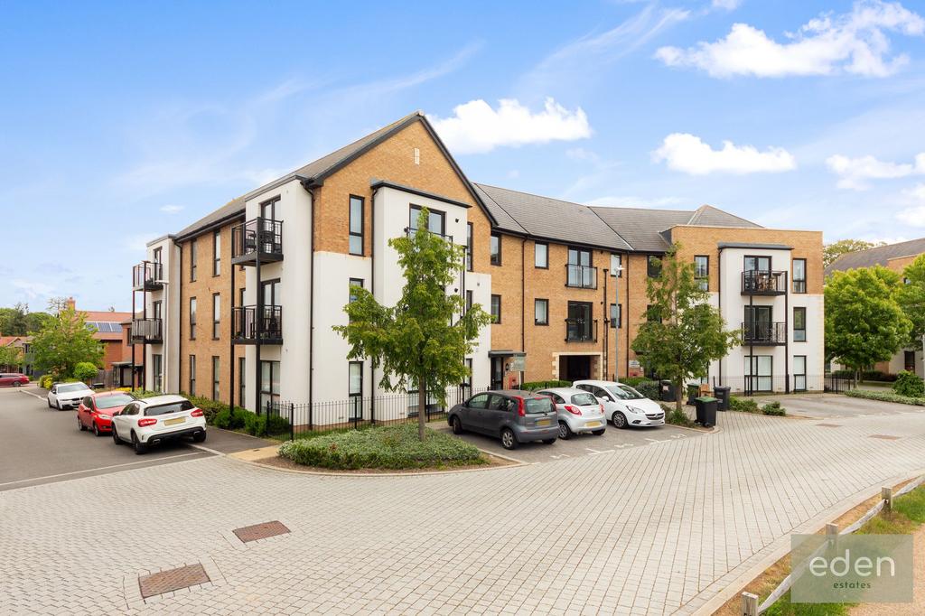 Wills Crescent, Leybourne, ME19 1 bed ground floor flat for sale £190,000
