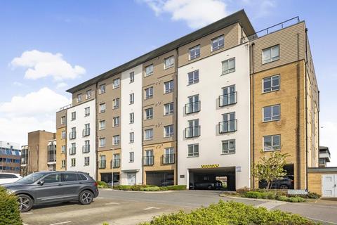 2 bedroom apartment to rent, Fleming Place,  Bracknell,  RG12