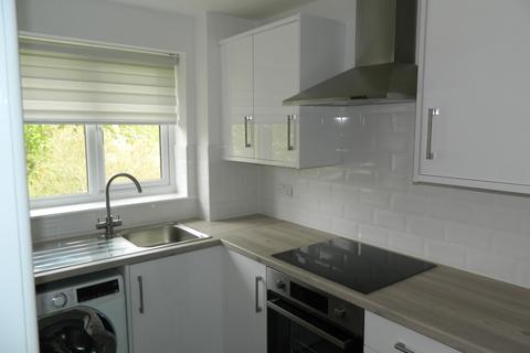 2 bedroom flat to rent, Lowestoft Drive, Cippenham SL1