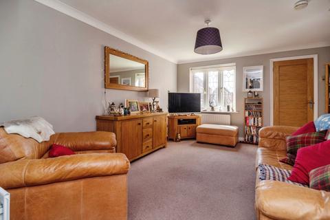 2 bedroom terraced house for sale, Lindsey Court, Rayleigh, SS6