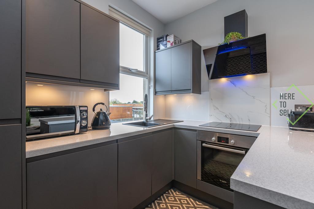28 Sketty Road EN1 3 SE-20
