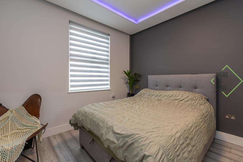 28 Sketty Road EN1 3 SE-9