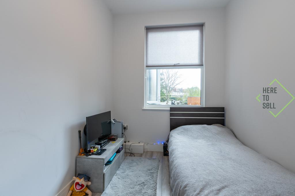 28 Sketty Road EN1 3 SE-16