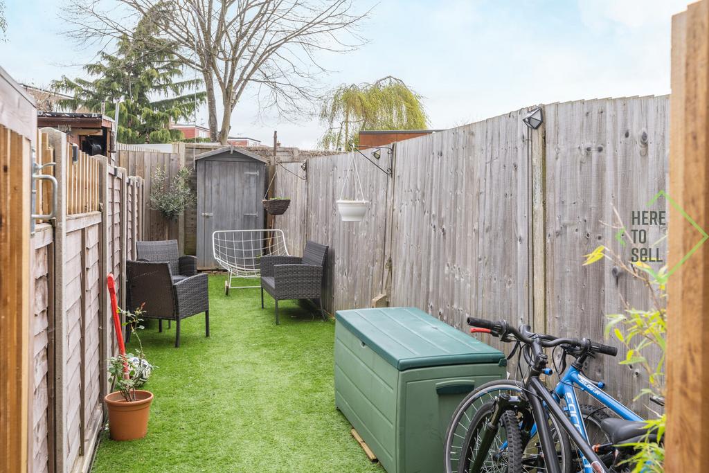 28 Sketty Road EN1 3 SE-6