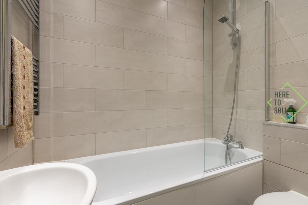 28 Sketty Road EN1 3 SE-11