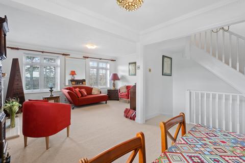3 bedroom end of terrace house for sale, Hillcrest, Weybridge, Surrey, KT13 8EB