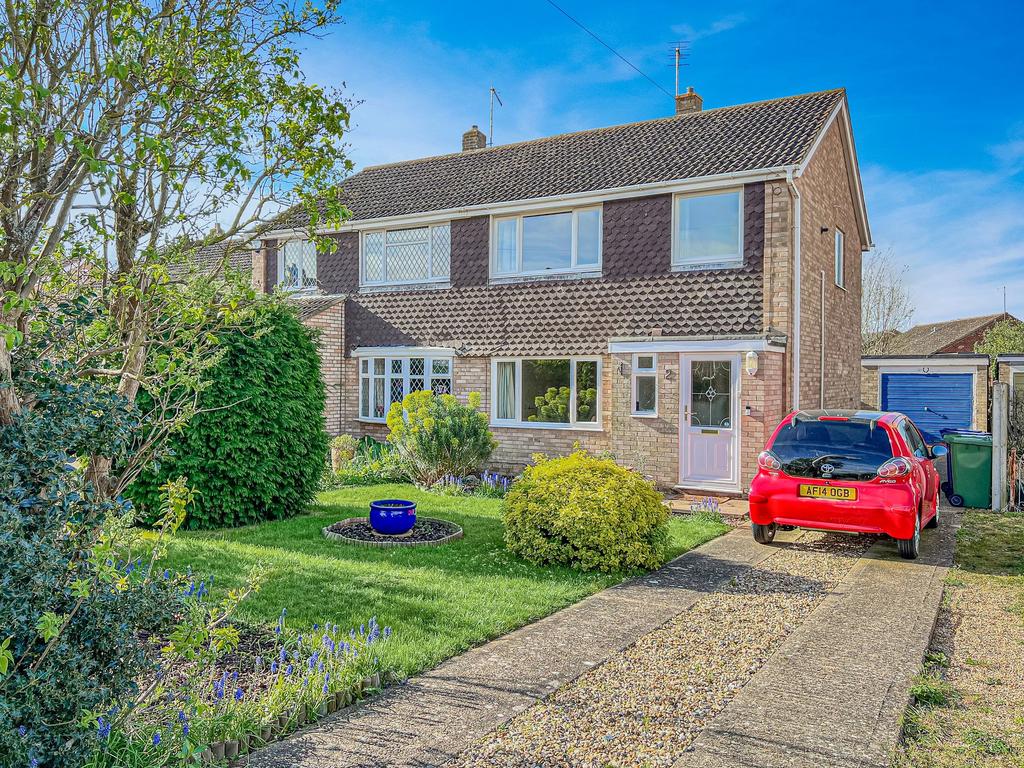 Brampton, Huntingdon PE28 3 bed semidetached house for sale £300,000