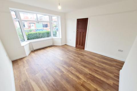 3 bedroom semi-detached house to rent, Mount Road, Prestwich, M25