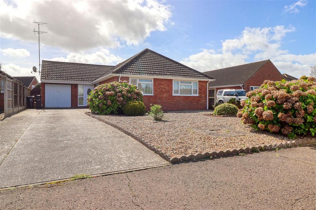 Frinton on Sea CO13 3 bed bungalow for sale £375,000
