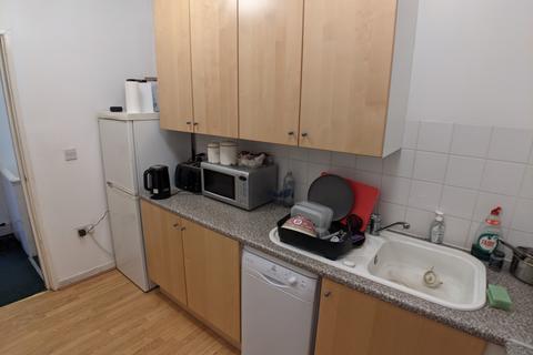 1 bedroom flat to rent, Carmoor Road, Manchester M13