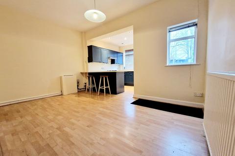 2 bedroom terraced house to rent, Nipper Lane, Whitefield, M45
