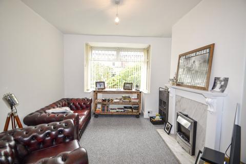 3 bedroom terraced house to rent, Nipper Lane, Whitefield, M45