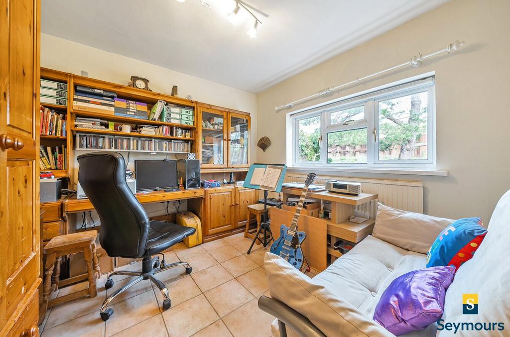 Bedroom 3/Study
