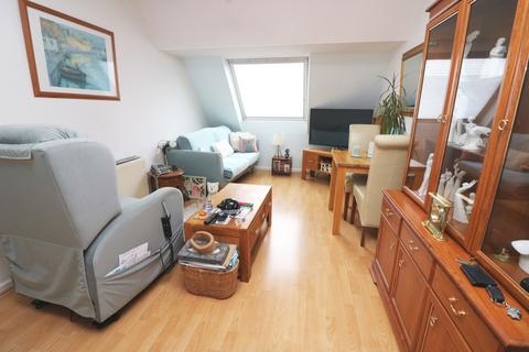 1 bedroom flat for sale, Gresham Court Cherry Orchard, Staines-upon-Thames, Surrey, TW18