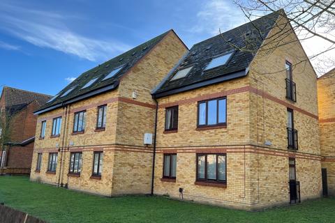 1 bedroom flat for sale, Gresham Court Cherry Orchard, Staines-upon-Thames, Surrey, TW18