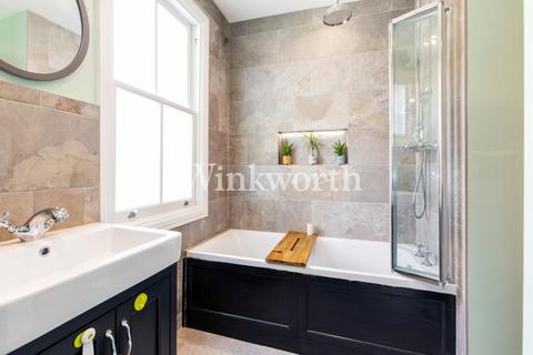 96b New River Crescent, London, N13 5RJ