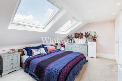 96b New River Crescent, London, N13 5RJ