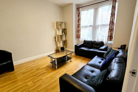 4 bedroom terraced house to rent, Southcroft Road, London SW16