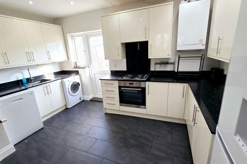 4 bedroom terraced house to rent, Southcroft Road, London SW16