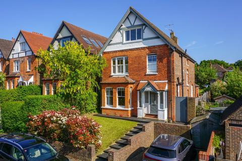 34 Belmont Road, Reigate, RH2 7EE