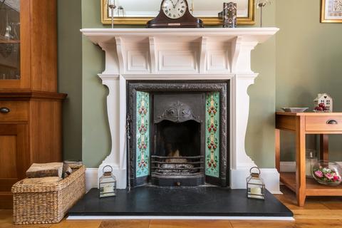 34 Belmont Road, Reigate, RH2 7EE