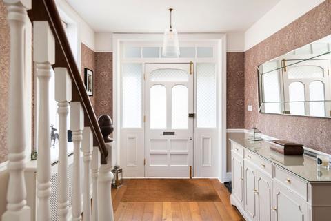 34 Belmont Road, Reigate, RH2 7EE