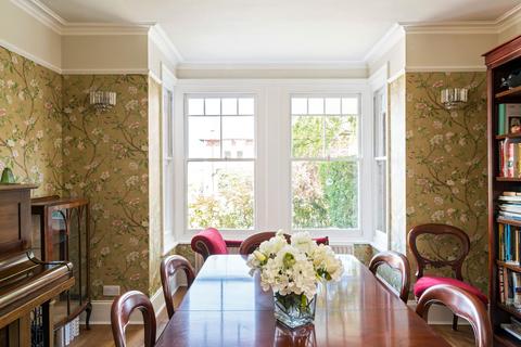 34 Belmont Road, Reigate, RH2 7EE