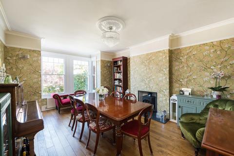 34 Belmont Road, Reigate, RH2 7EE
