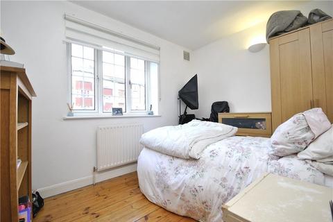 2 bedroom apartment for sale, Amblecote Road, London