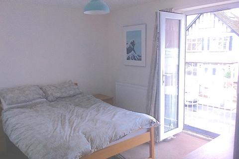2 bedroom end of terrace house to rent, Raphael Road, Hove BN3 5QP