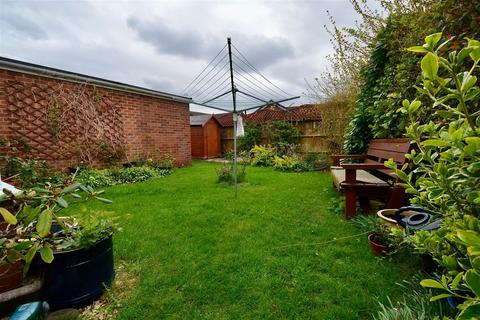 2 bedroom detached bungalow for sale, Lingfield Road Evesham WR11 2XG