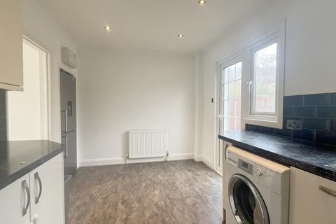 2 bedroom terraced house to rent, Blandford Close, Croydon CR0