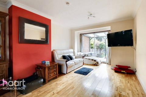 6 bedroom semi-detached house for sale, Lancaster Drive, Hornchurch