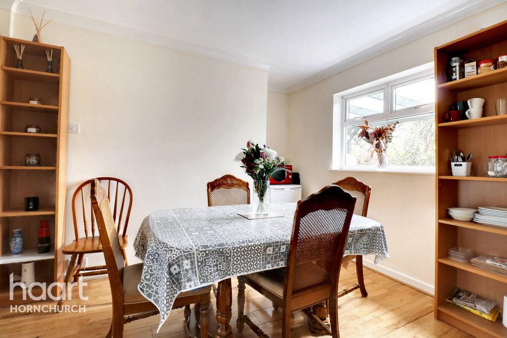Lancaster Drive, Hornchurch 6 bed semidetached house for sale £650,000