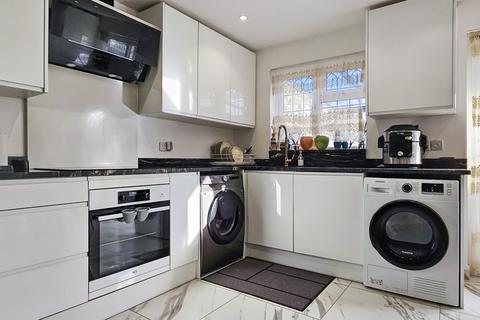 4 bedroom end of terrace house for sale, Robin Hood Way, Greenford UB6